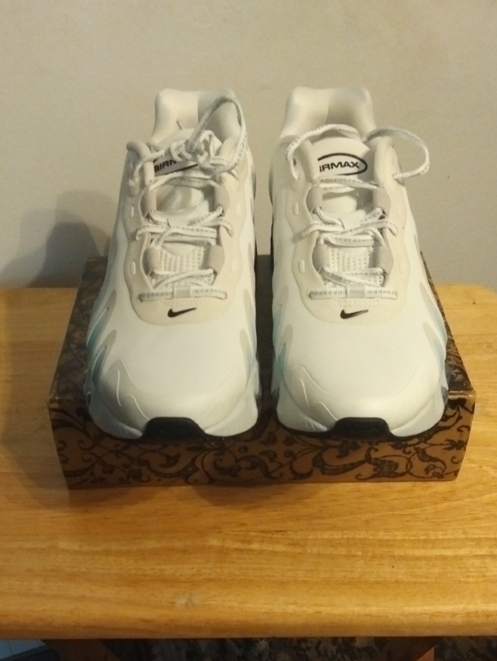 New Women's Nike White and Black Air Max Lace-Up Sneakers Size 9.5